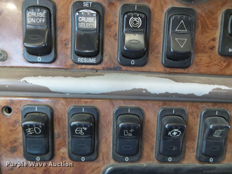 image for item DI5713 2007 Peterbilt 387  semi truck