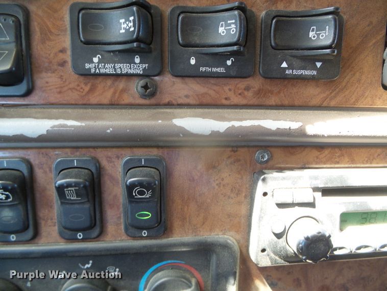 image for item DI5713 2007 Peterbilt 387  semi truck