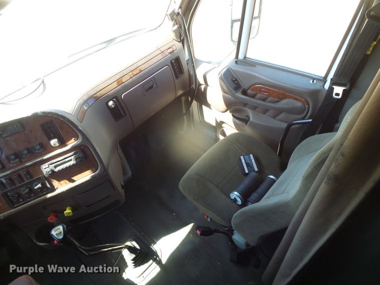 image for item DI5713 2007 Peterbilt 387  semi truck