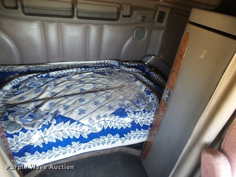 image for item DI5713 2007 Peterbilt 387  semi truck