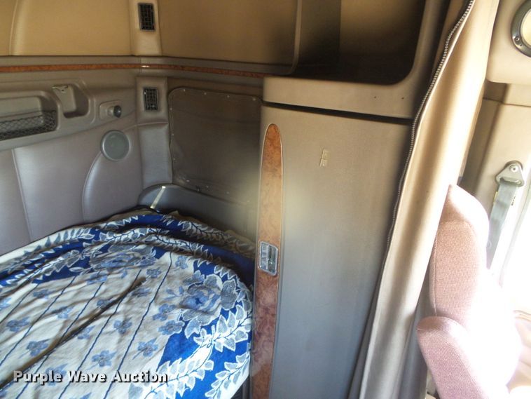 image for item DI5713 2007 Peterbilt 387  semi truck