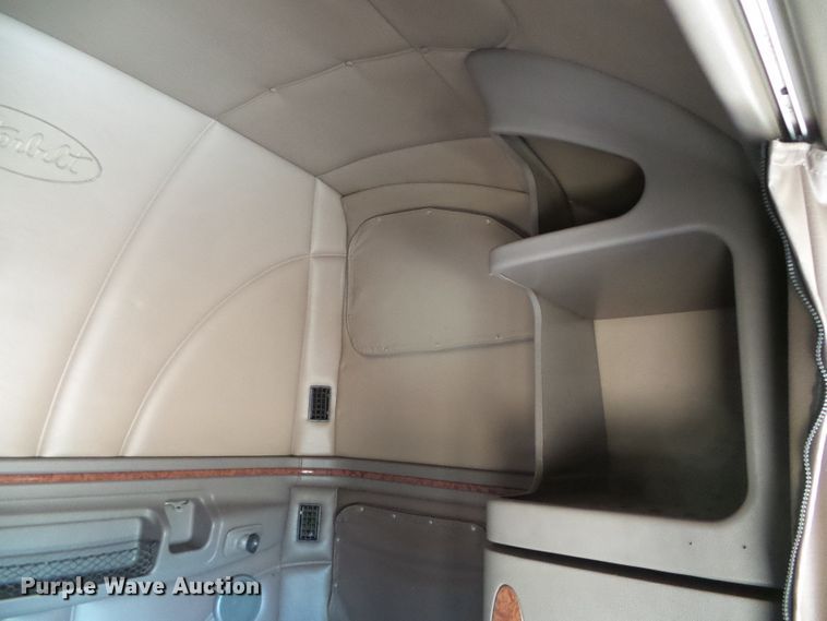 image for item DI5713 2007 Peterbilt 387  semi truck