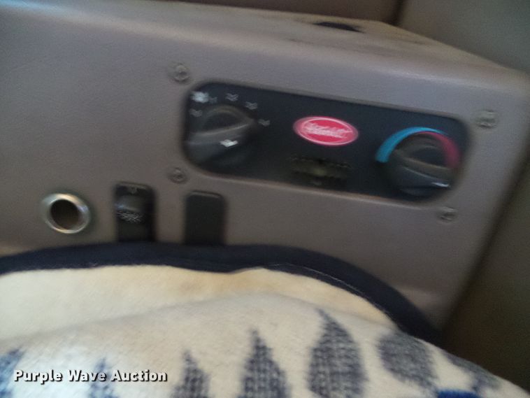 image for item DI5713 2007 Peterbilt 387  semi truck