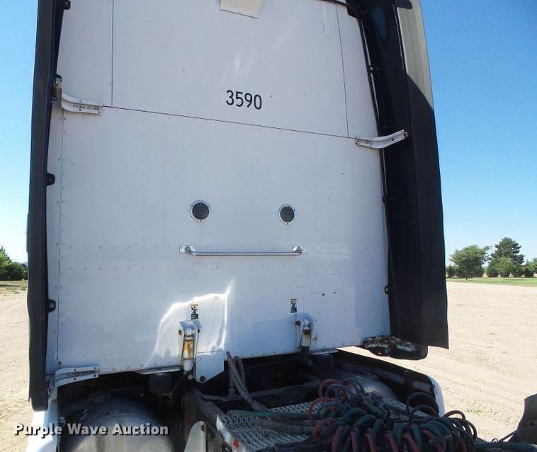 image for item DI5713 2007 Peterbilt 387  semi truck