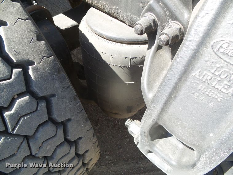 image for item DI5713 2007 Peterbilt 387  semi truck