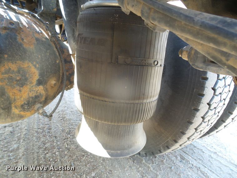 image for item DI5713 2007 Peterbilt 387  semi truck