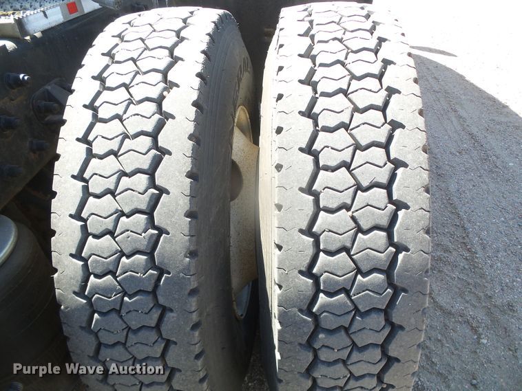 image for item DI5713 2007 Peterbilt 387  semi truck