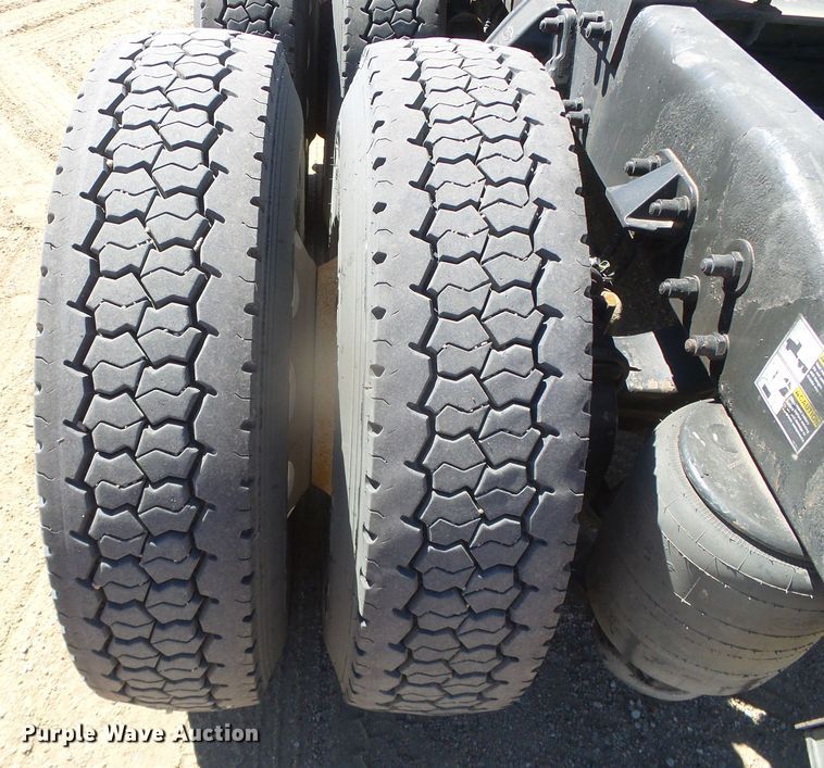 image for item DI5713 2007 Peterbilt 387  semi truck