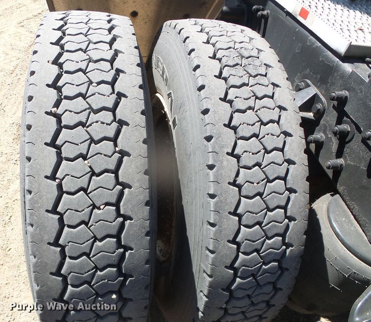 image for item DI5713 2007 Peterbilt 387  semi truck