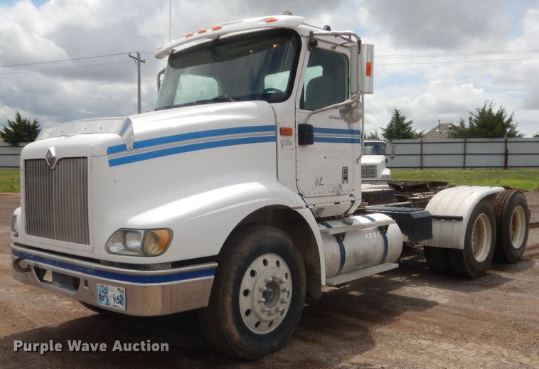 image for item DJ1909 2003 International 9200i  semi truck