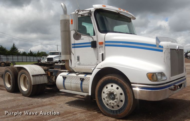 image for item DJ1909 2003 International 9200i  semi truck