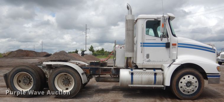 image for item DJ1909 2003 International 9200i  semi truck