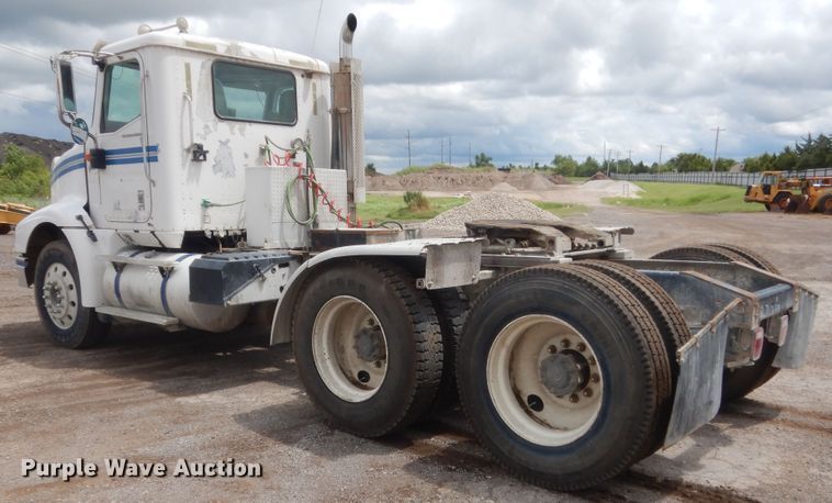 image for item DJ1909 2003 International 9200i  semi truck