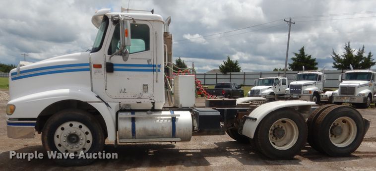 image for item DJ1909 2003 International 9200i  semi truck