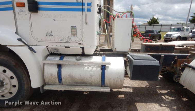 image for item DJ1909 2003 International 9200i  semi truck