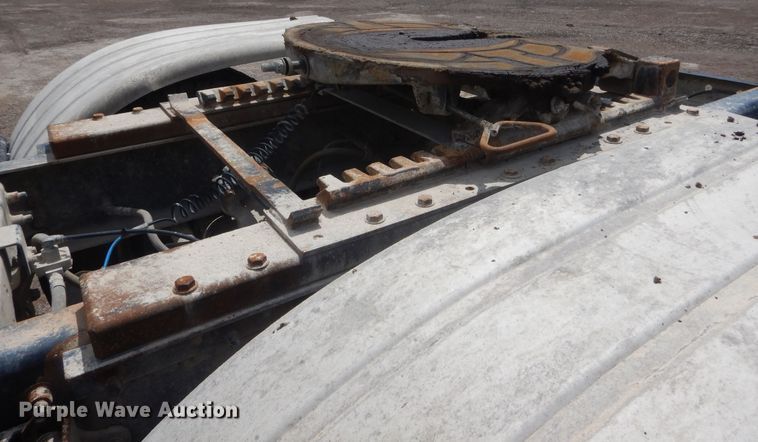 image for item DJ1909 2003 International 9200i  semi truck