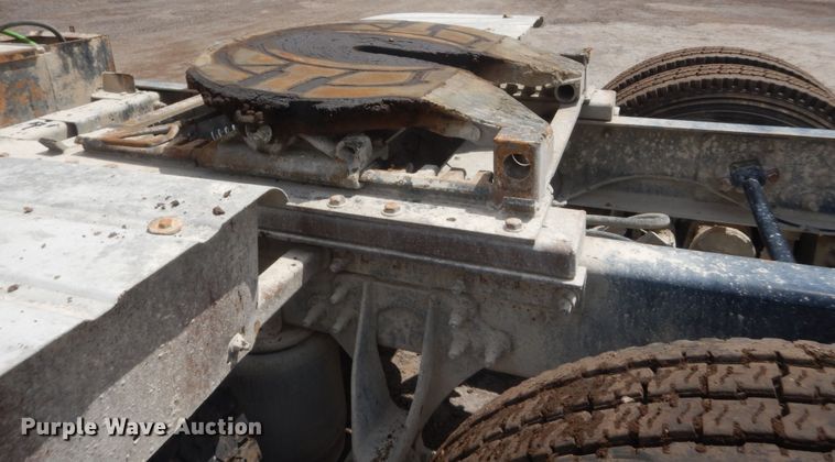 image for item DJ1909 2003 International 9200i  semi truck