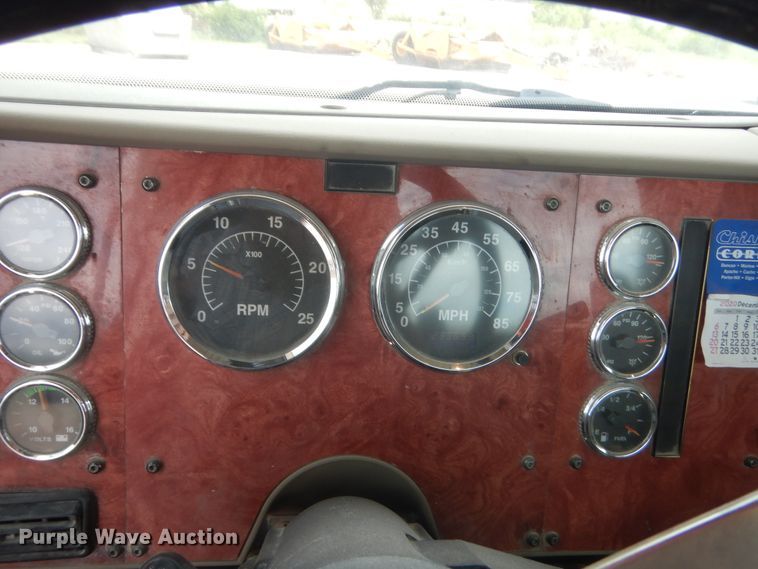 image for item DJ1909 2003 International 9200i  semi truck