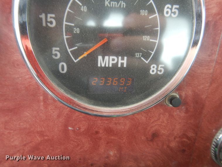 image for item DJ1909 2003 International 9200i  semi truck