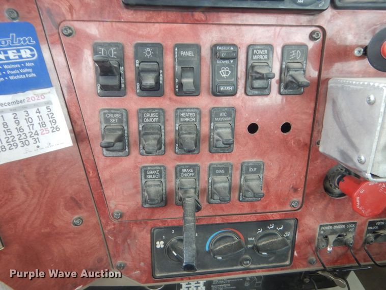 image for item DJ1909 2003 International 9200i  semi truck