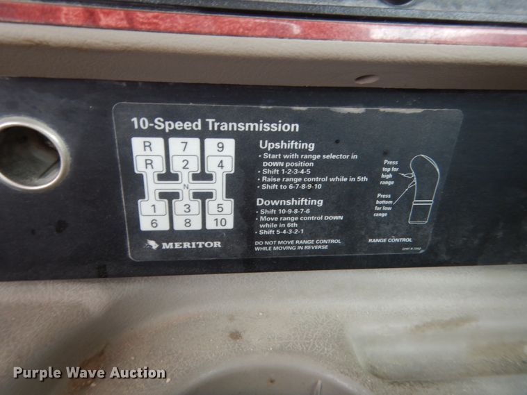 image for item DJ1909 2003 International 9200i  semi truck