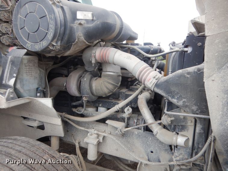 image for item DJ1909 2003 International 9200i  semi truck