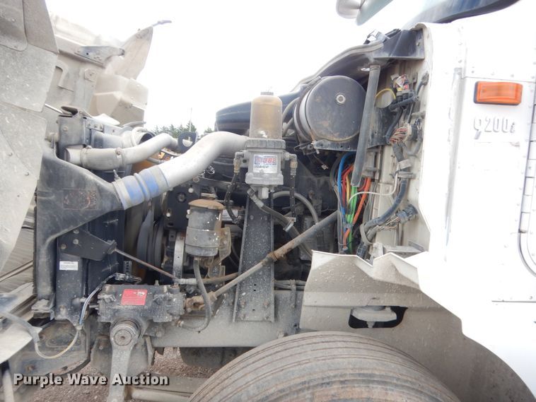 image for item DJ1909 2003 International 9200i  semi truck