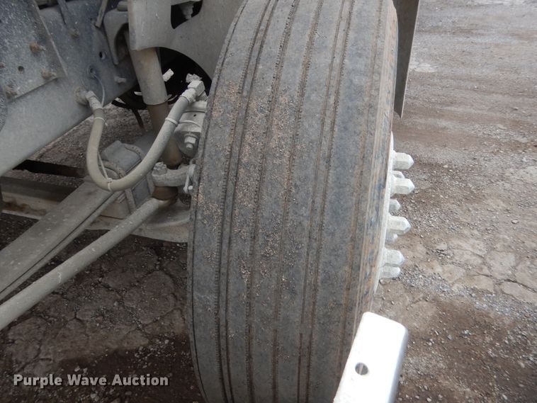 image for item DJ1909 2003 International 9200i  semi truck