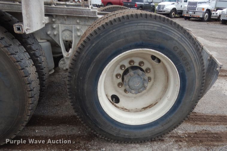 image for item DJ1909 2003 International 9200i  semi truck