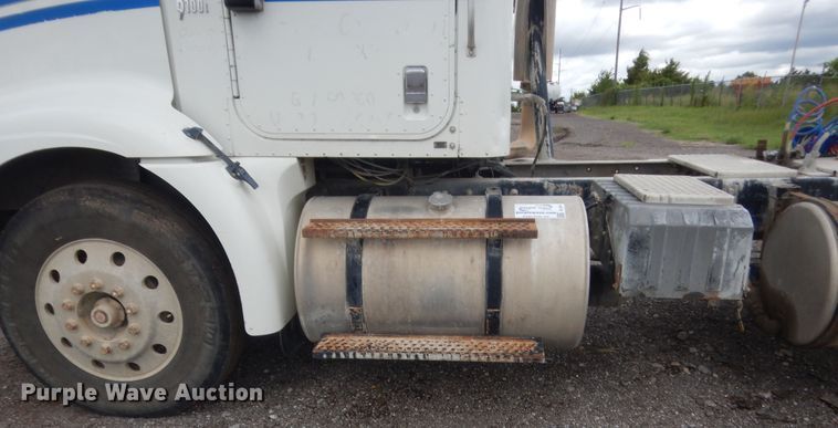 image for item DJ1910 2003 International 9100i  semi truck