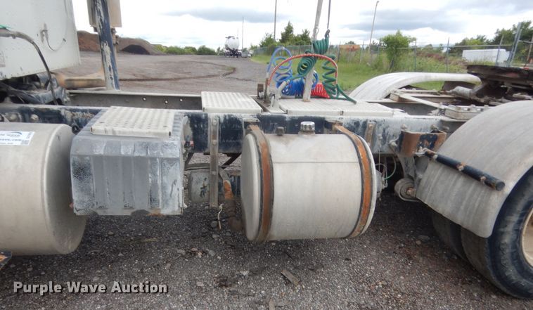 image for item DJ1910 2003 International 9100i  semi truck