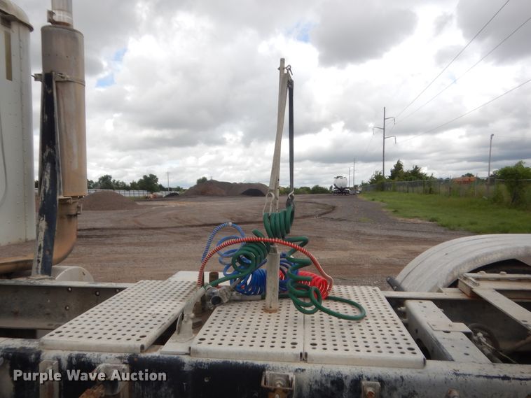 image for item DJ1910 2003 International 9100i  semi truck