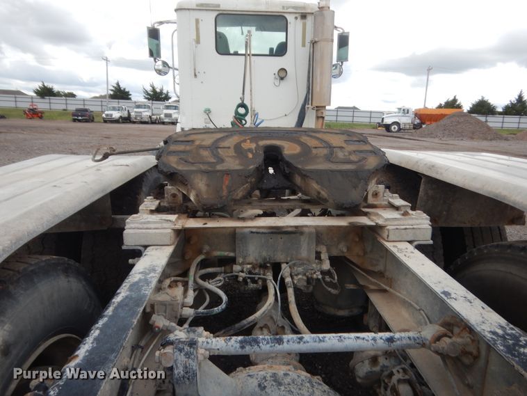 image for item DJ1910 2003 International 9100i  semi truck