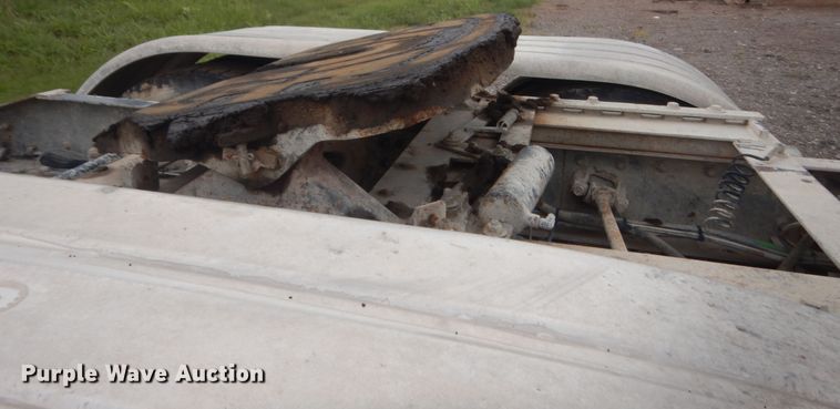 image for item DJ1910 2003 International 9100i  semi truck