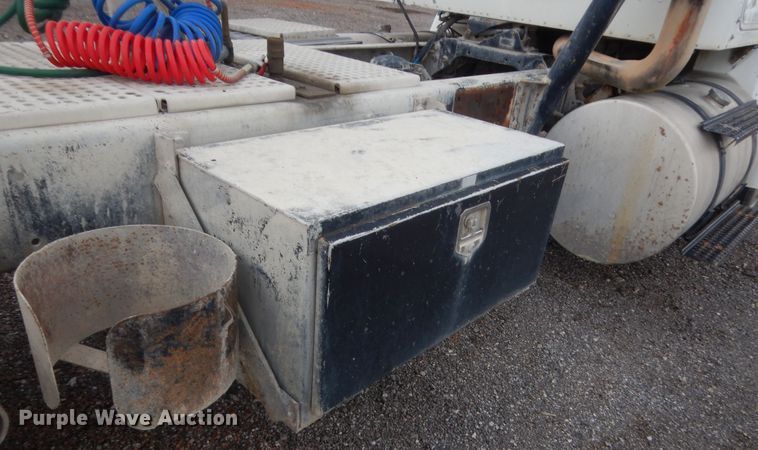 image for item DJ1910 2003 International 9100i  semi truck