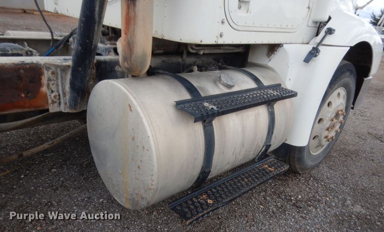 image for item DJ1910 2003 International 9100i  semi truck