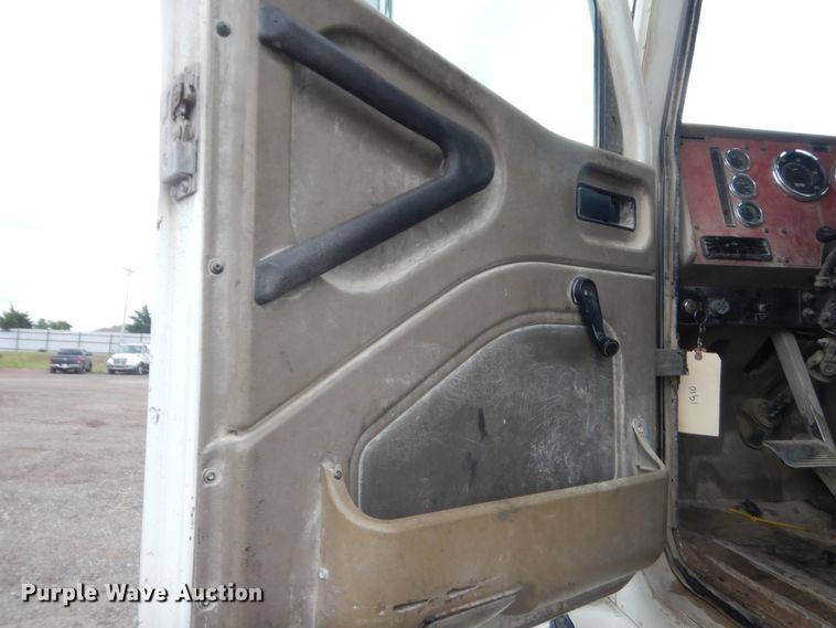 image for item DJ1910 2003 International 9100i  semi truck