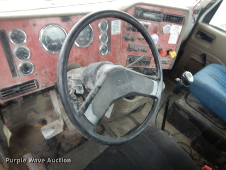 image for item DJ1910 2003 International 9100i  semi truck