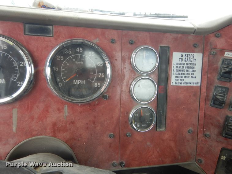 image for item DJ1910 2003 International 9100i  semi truck