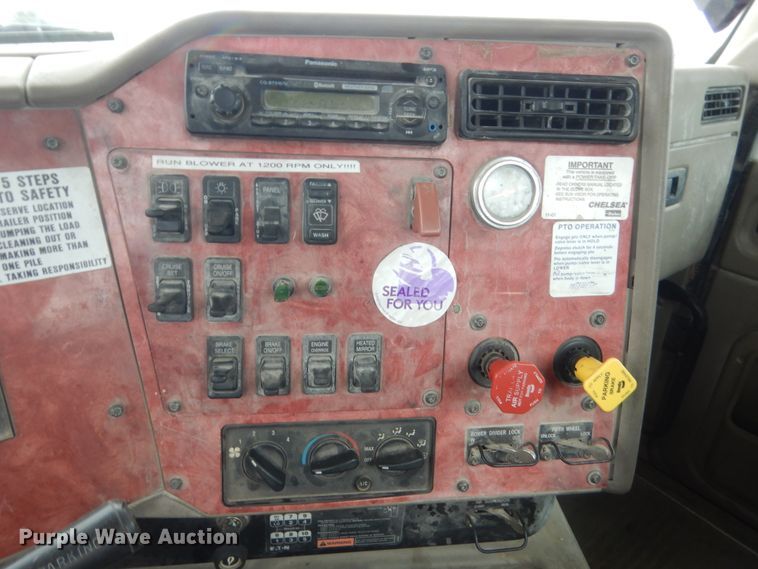 image for item DJ1910 2003 International 9100i  semi truck