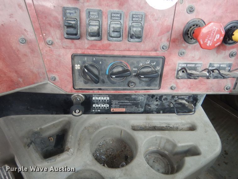 image for item DJ1910 2003 International 9100i  semi truck