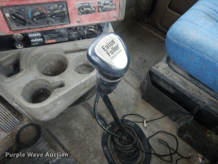 image for item DJ1910 2003 International 9100i  semi truck