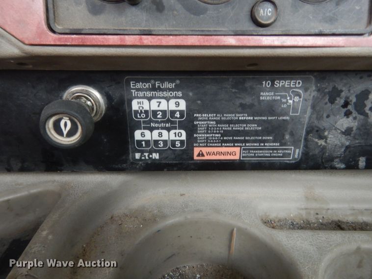 image for item DJ1910 2003 International 9100i  semi truck