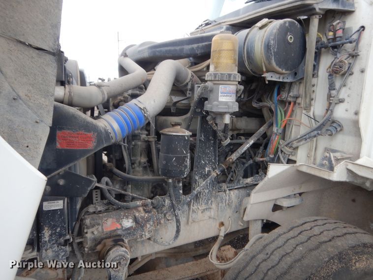 image for item DJ1910 2003 International 9100i  semi truck