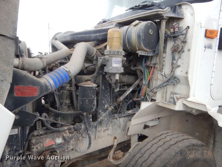 image for item DJ1910 2003 International 9100i  semi truck