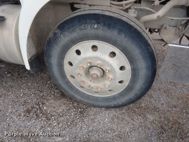 image for item DJ1910 2003 International 9100i  semi truck