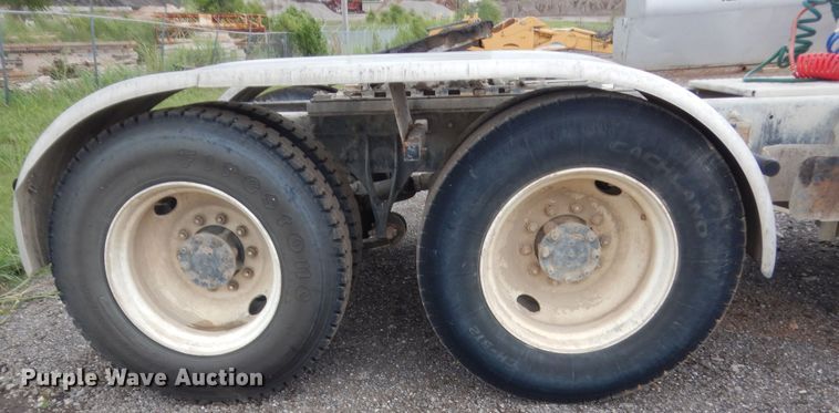 image for item DJ1910 2003 International 9100i  semi truck