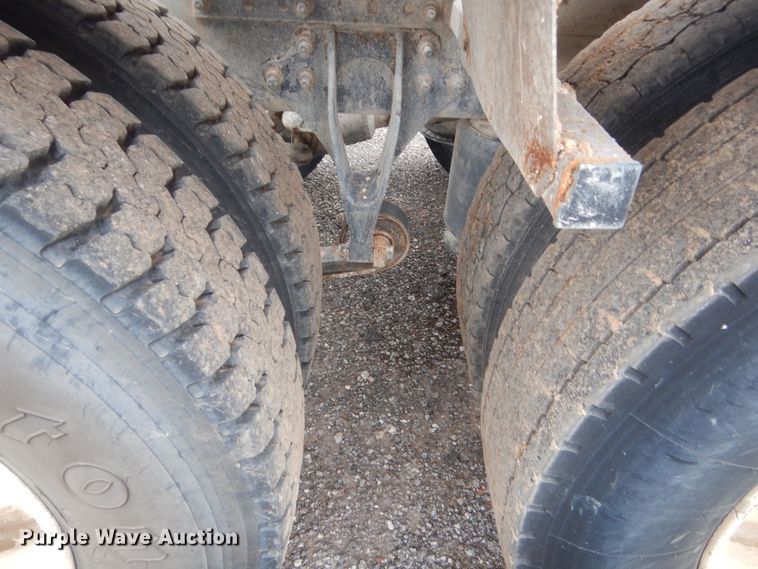 image for item DJ1910 2003 International 9100i  semi truck