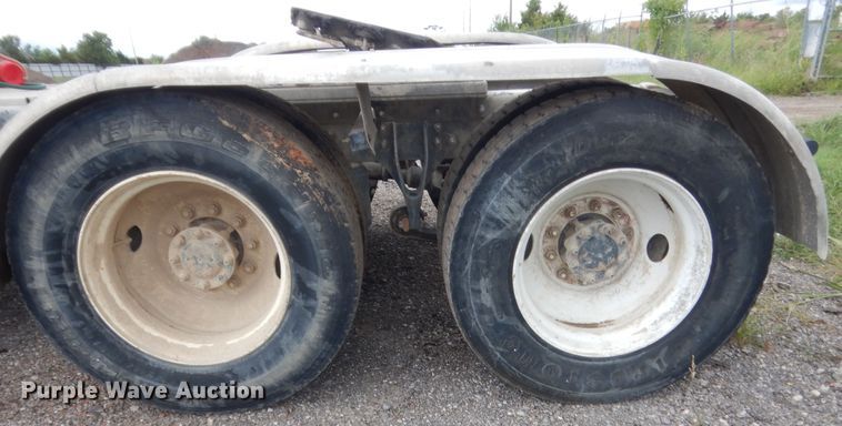 image for item DJ1910 2003 International 9100i  semi truck