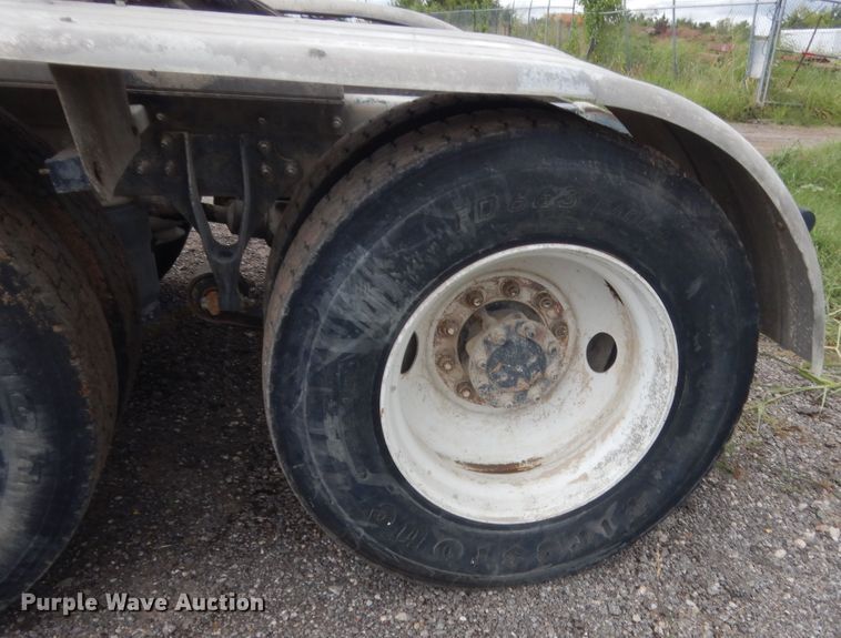 image for item DJ1910 2003 International 9100i  semi truck